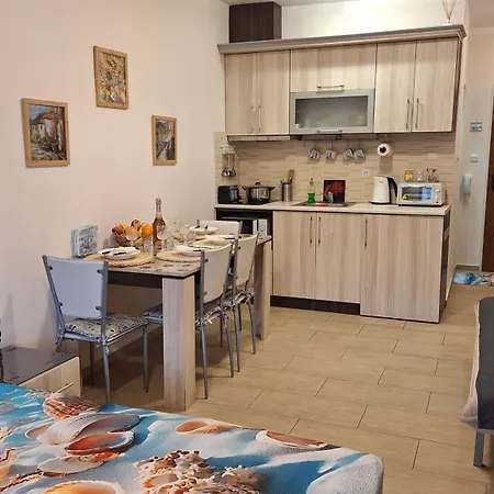 Апартамент мм комплекс студиа ,,роза,,
